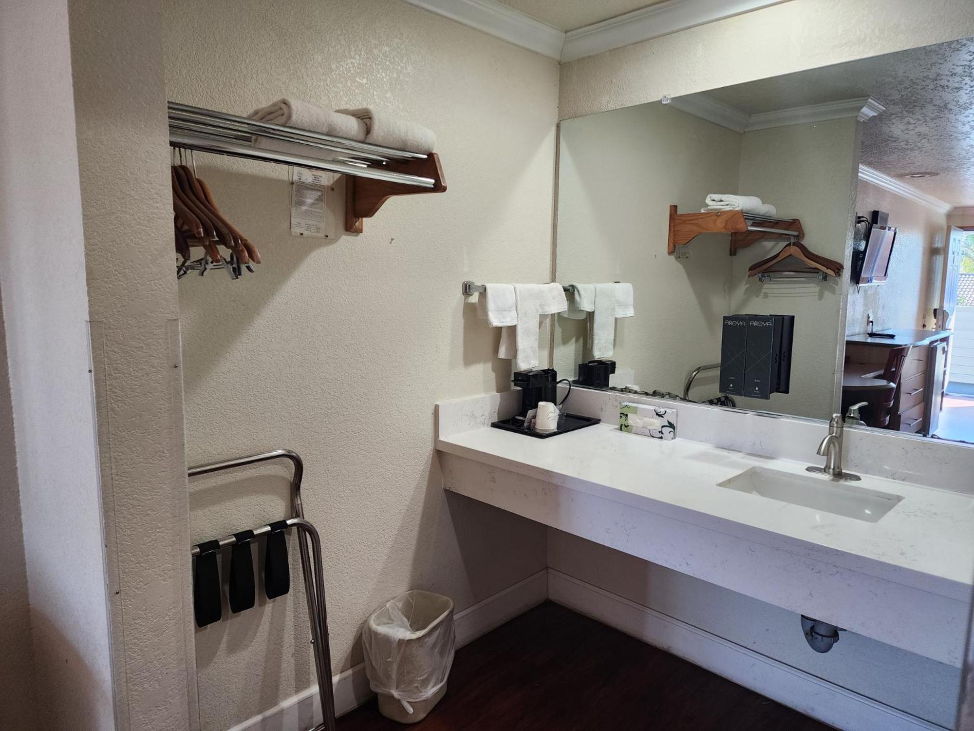 Budget Inn Corcoran Extérieur photo