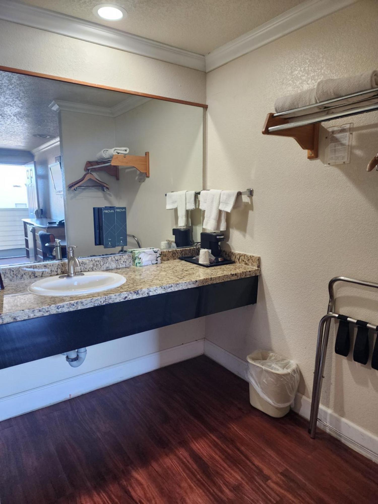 Budget Inn Corcoran Extérieur photo